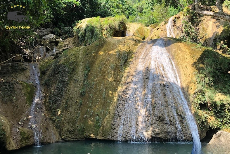 Khám phá thác Khuổi Nhi và trải nghiệm "massage cá" tự nhiên