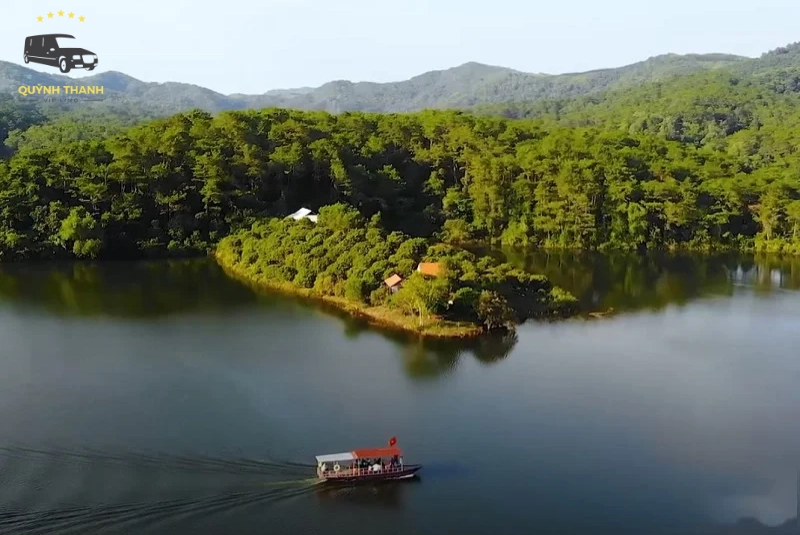 Thưởng ngoạn cảnh sắc thiên nhiên hùng vĩ