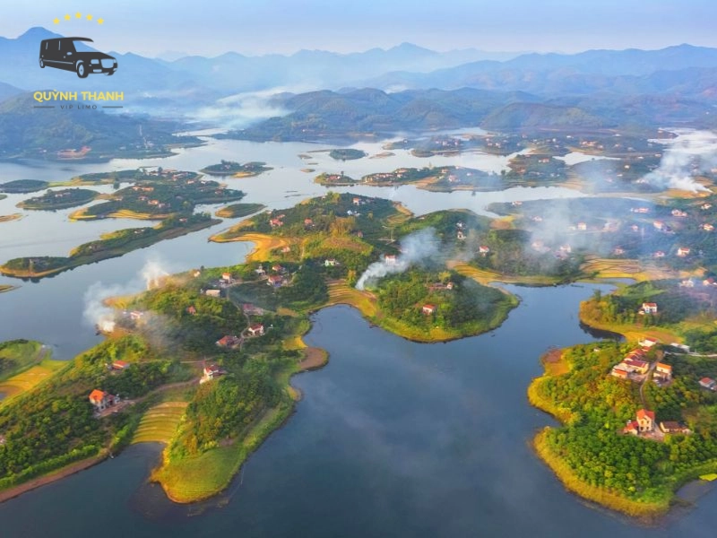 Khám phá vẻ đẹp độc đáo của Hồ Cấm Sơn