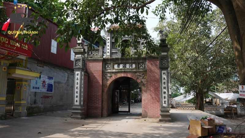 Cổng làng và các con ngõ nhỏ