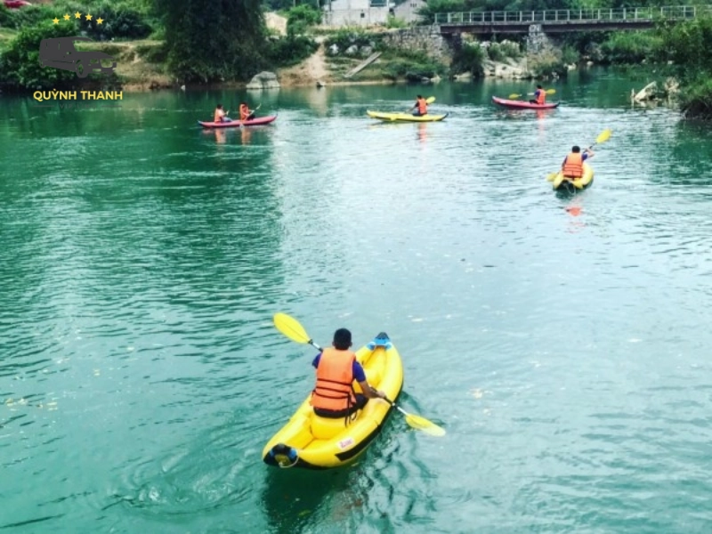 Chèo thuyền trên sông, đạp xe quanh làng và trekking khám phá