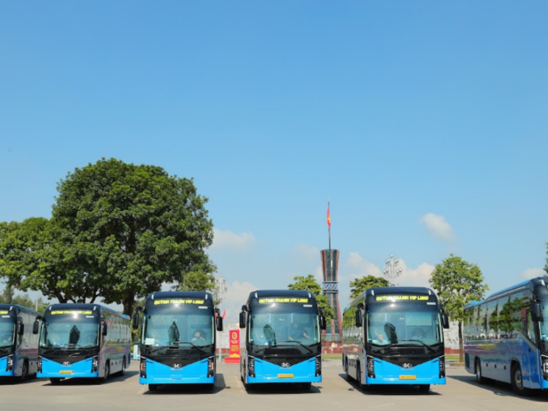 Ghế ngả bọc sáng màu trong khoang Limousine Quỳnh Thanh
