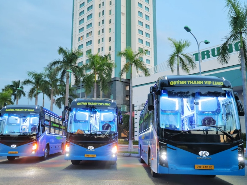 Ghế ngả bọc sáng màu trong khoang Limousine Quỳnh Thanh