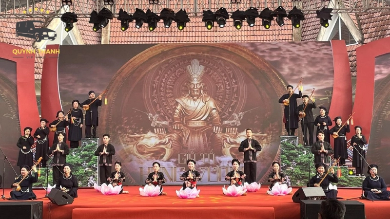 Thưởng thức di sản văn hóa phi vật thể hát Then và đàn Tính