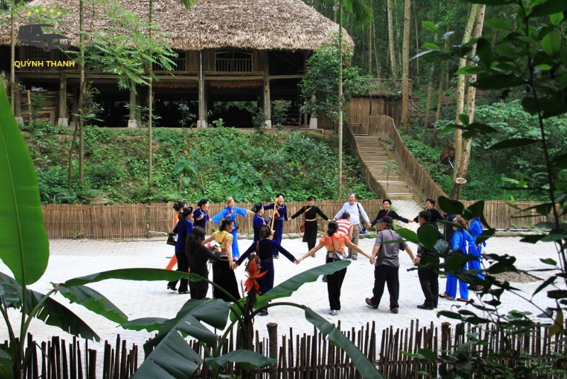 Thông tin giá vé tham quan và các dịch vụ lưu trú tại khu du lịch