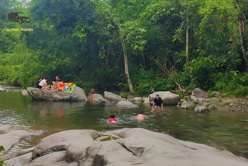 Hướng dẫn cách di chuyển đến suối an toàn và thuận tiện nhất